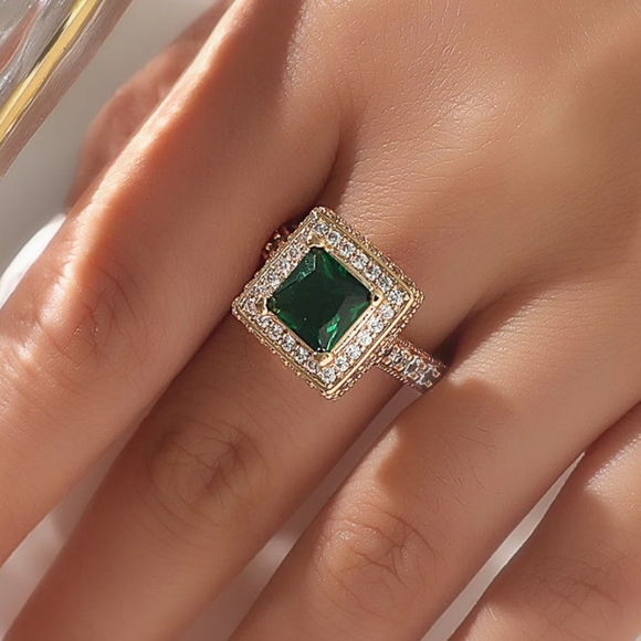 🎀18k Princess Emerald Diamond Halo Ring - Picture 3 of 7